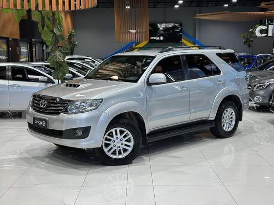TOYOTA HILUX SW4 3.0 SRV 4X4 7 LUGARES 16V TURBO INTERCOOLER DIESEL 4P AUTOMÁTICO